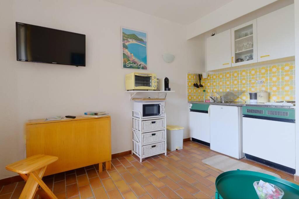 Апартаменты St-Cyr - Studio Avec Balcon, Vue Mer Et Proche Plage Сен-Сир-сюр-Мер Экстерьер фото
